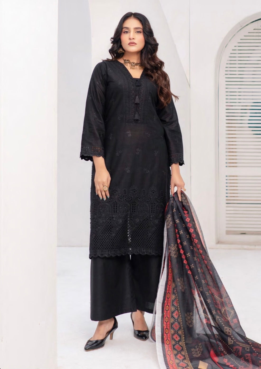 Munira stitched 3-Piece Suit – Noir Elegance