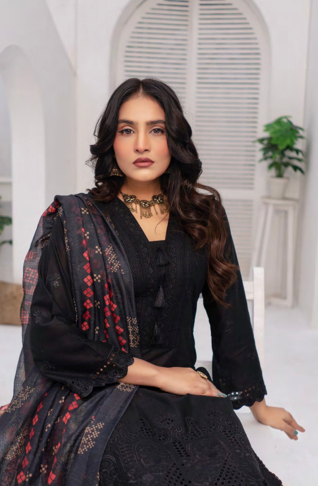 Munira stitched 3-Piece Suit – Noir Elegance